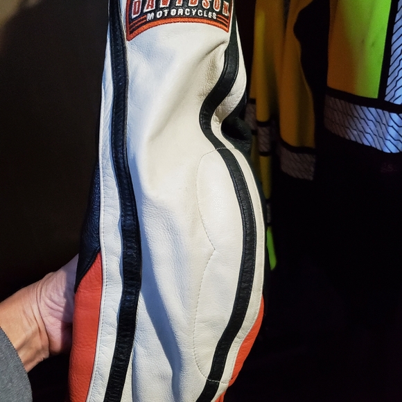 Coat - Picture 3 of 4